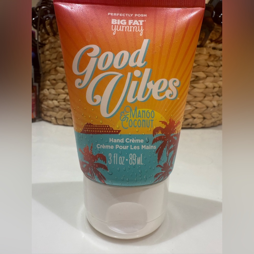 Perfectly Posh Good Vibes Mango & Coconut Hand Crème - Orange and Blue